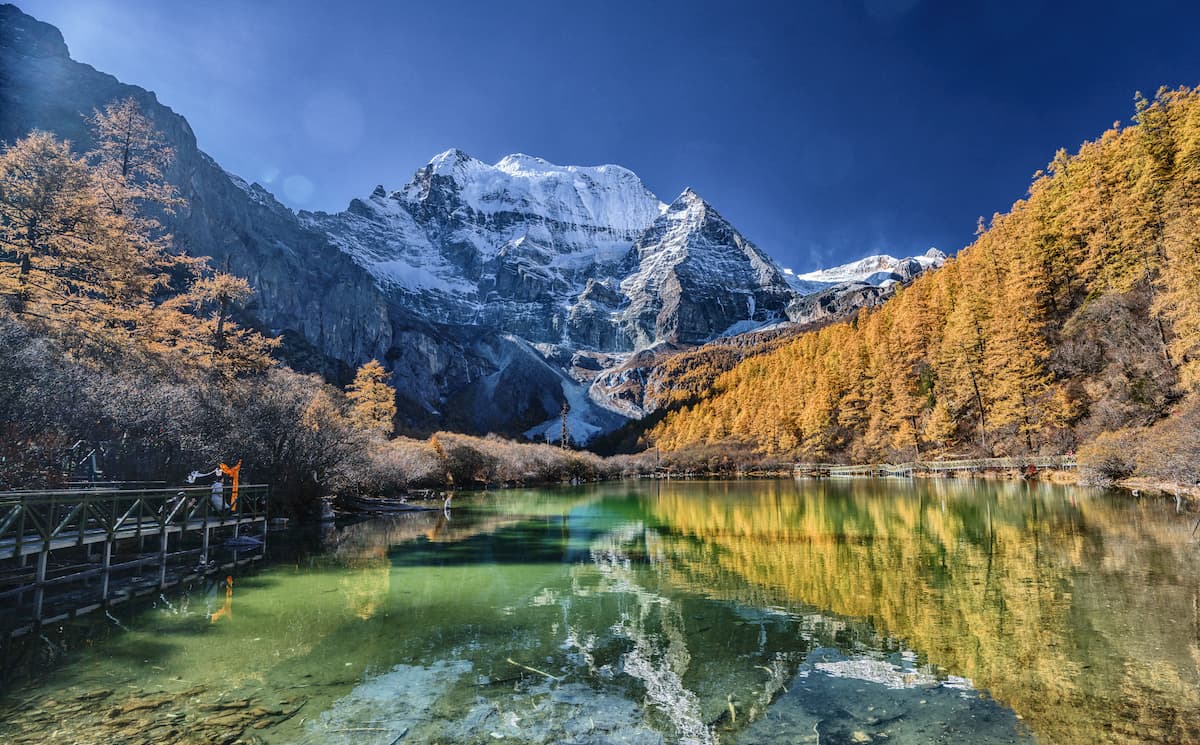 亞丁景區